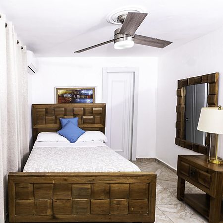 Hotel Juliana Нагуа Екстер'єр фото