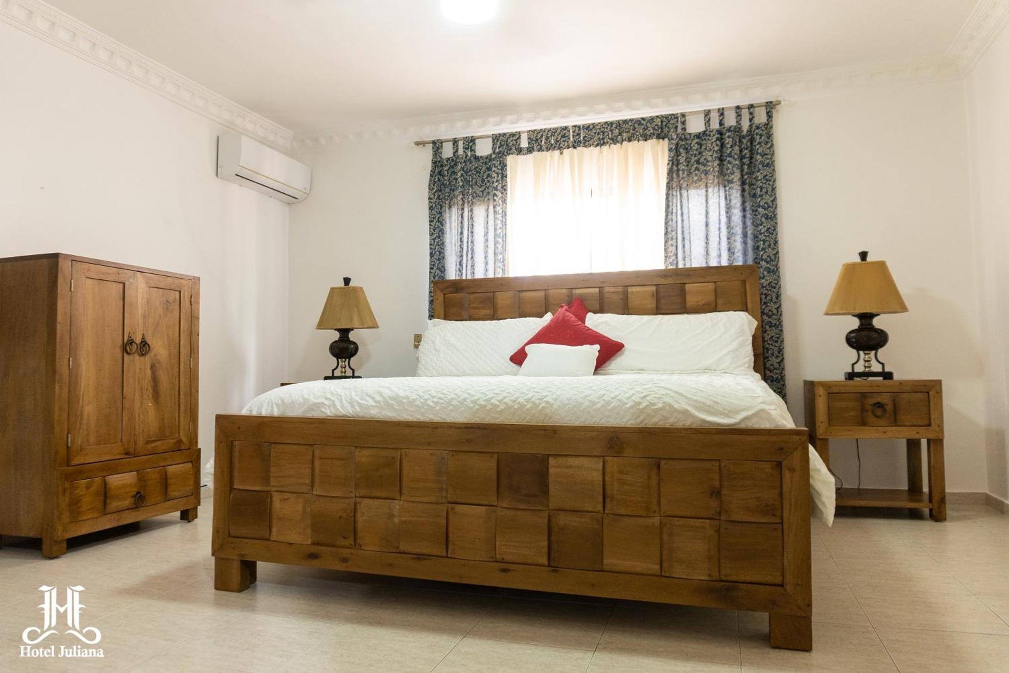 Hotel Juliana Нагуа Екстер'єр фото