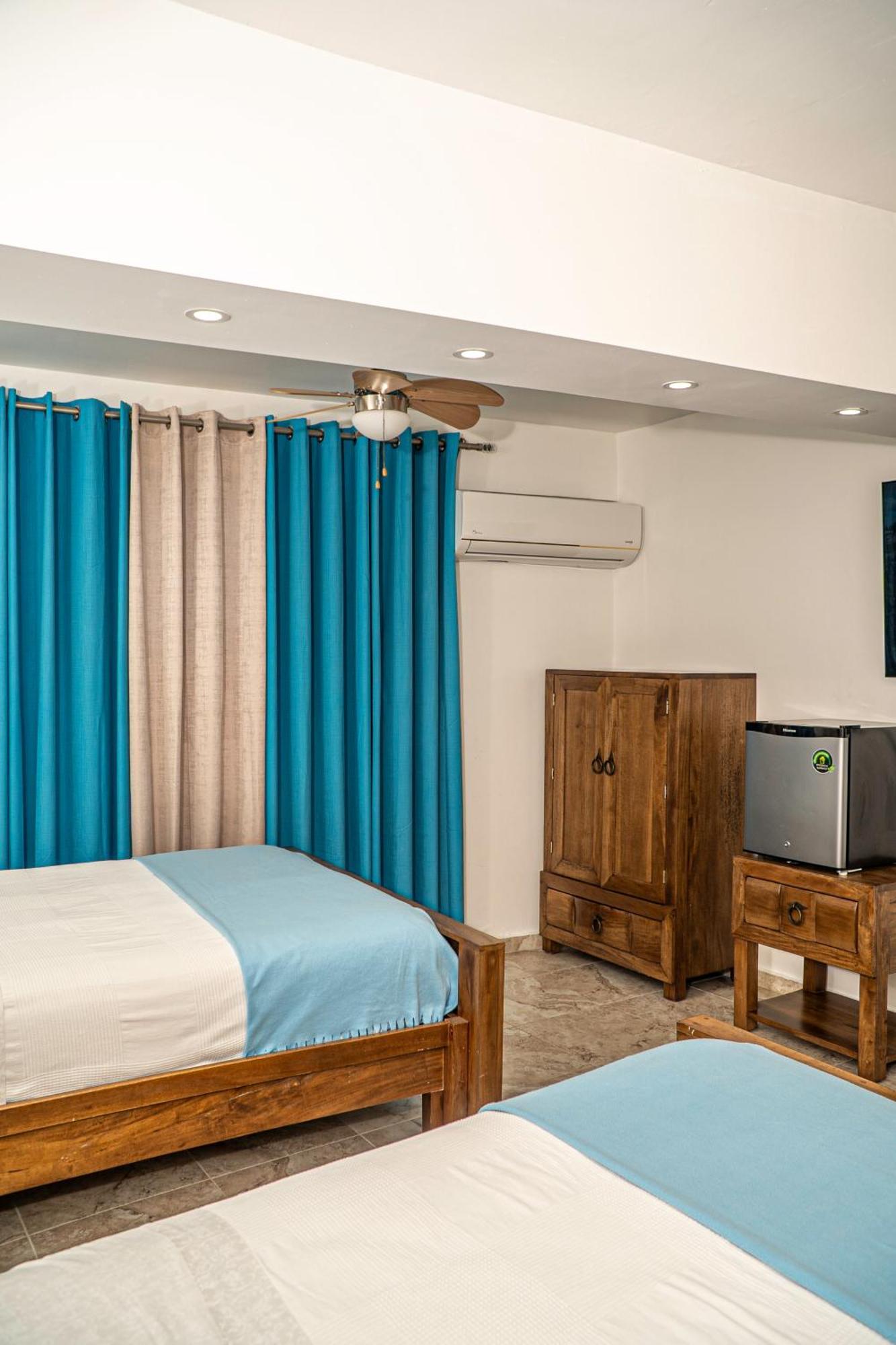 Hotel Juliana Нагуа Екстер'єр фото