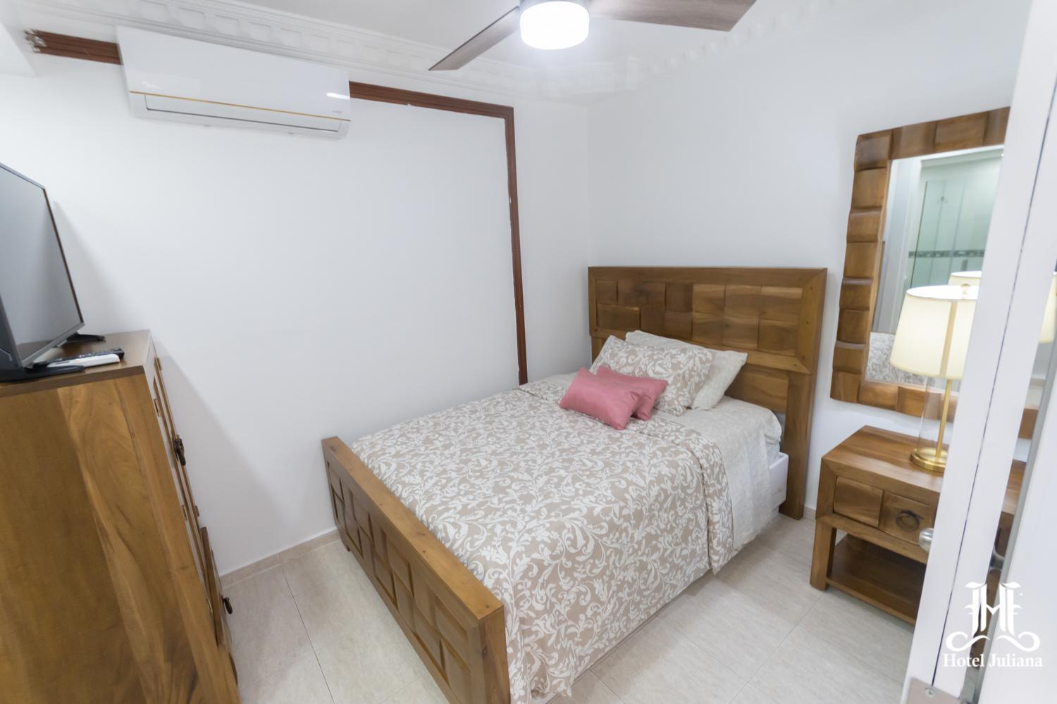 Hotel Juliana Нагуа Екстер'єр фото