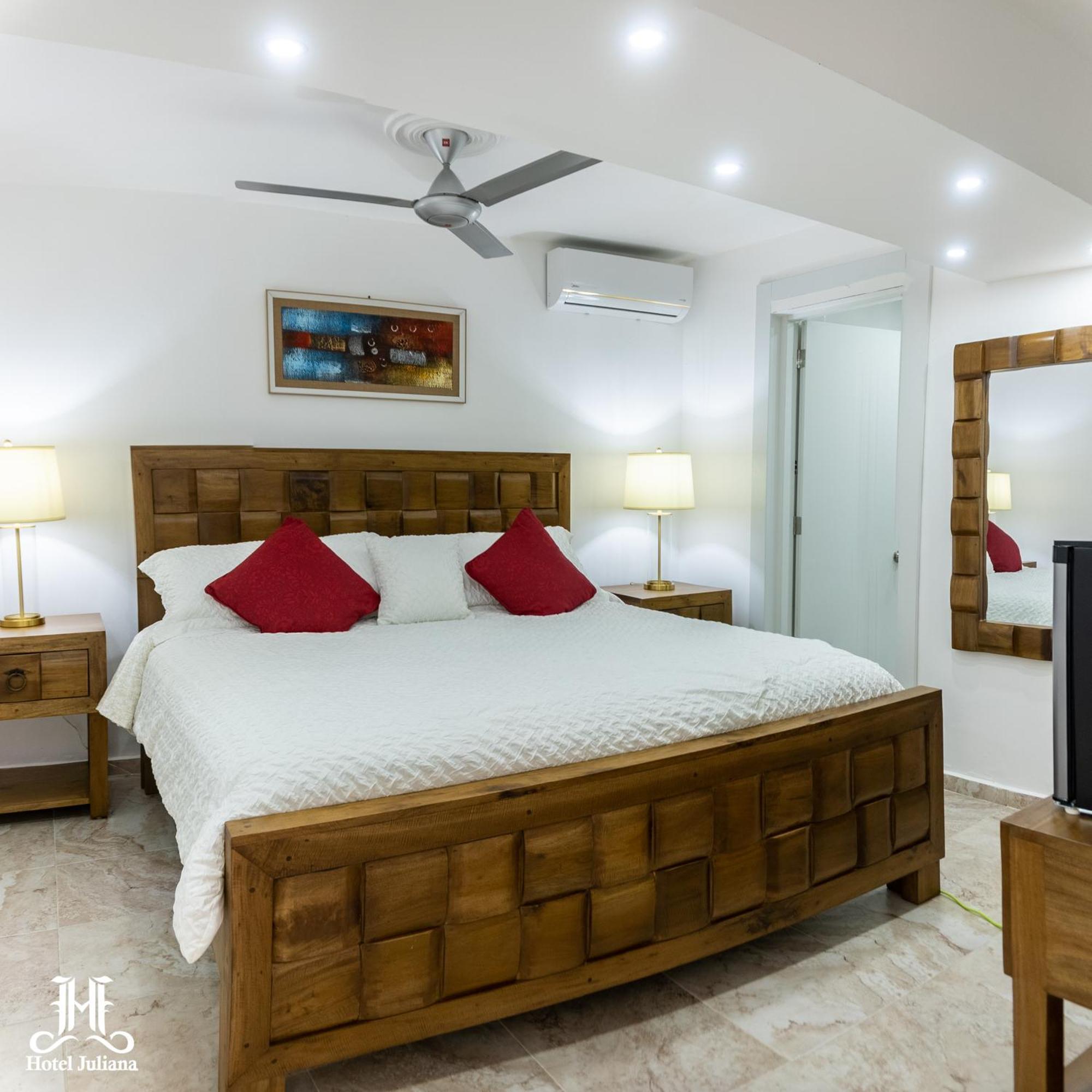 Hotel Juliana Нагуа Екстер'єр фото